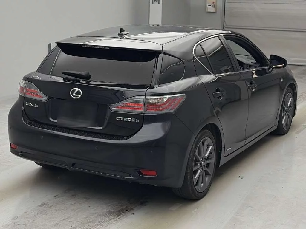 Lexus CT200h  с аукциона в Японии