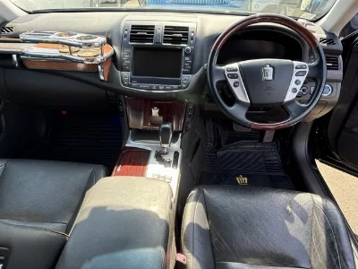 Toyota CROWN HYBRID