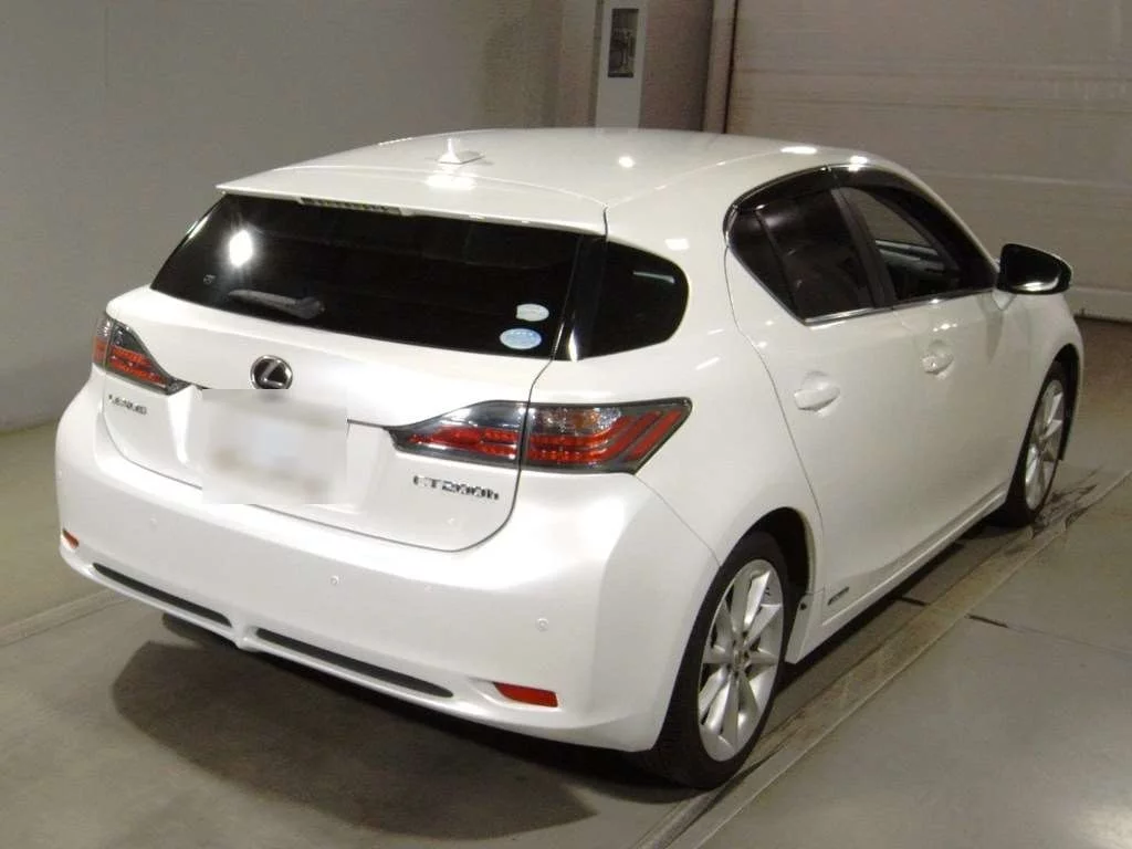 Lexus CT200h  с аукциона в Японии