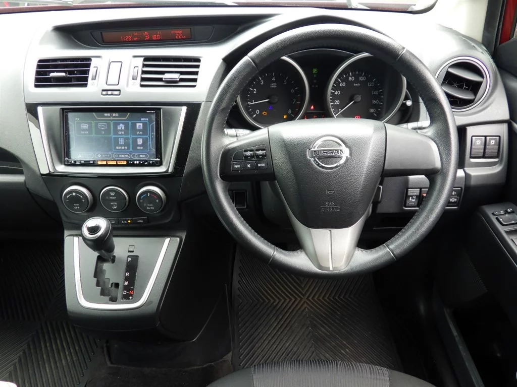 Nissan Lafesta  с аукциона в Японии
