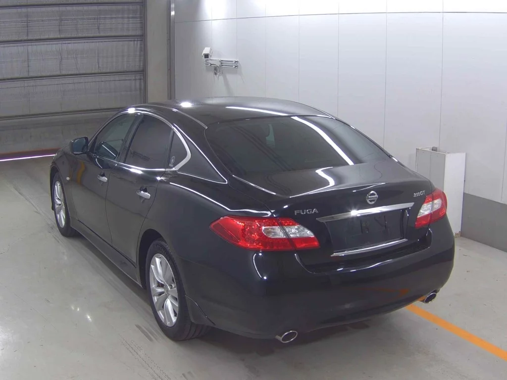 Nissan Fuga  с аукциона в Японии