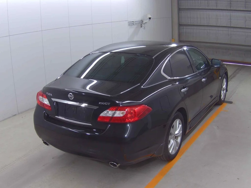 Nissan Fuga  с аукциона в Японии
