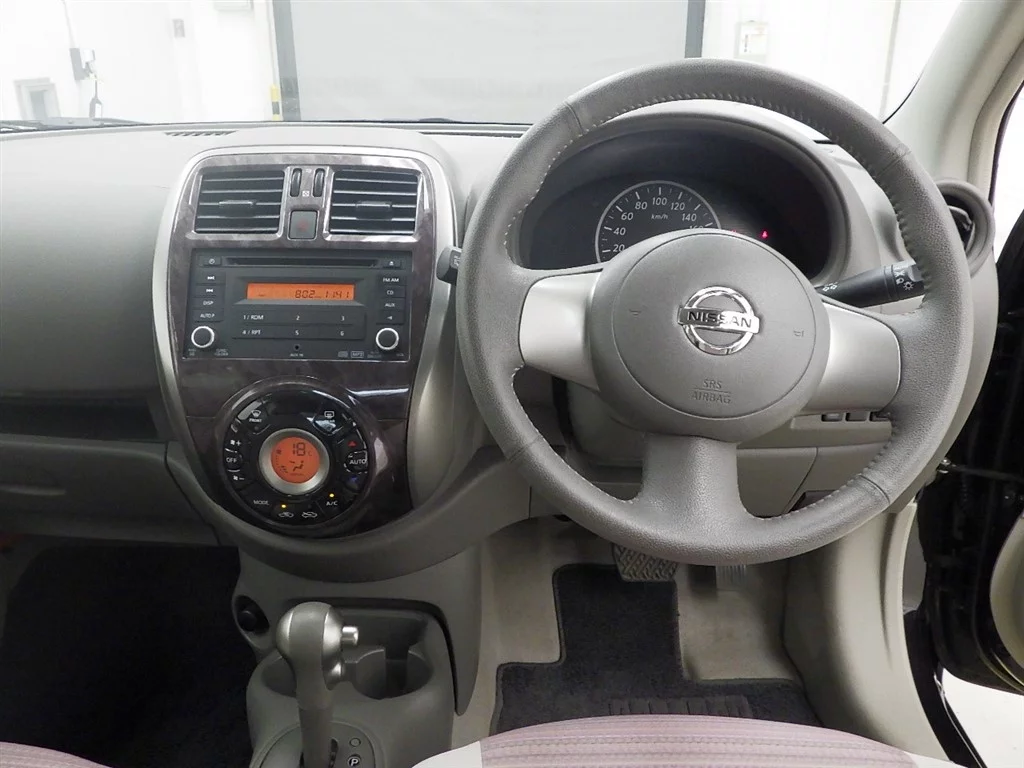 Nissan March  с аукциона в Японии