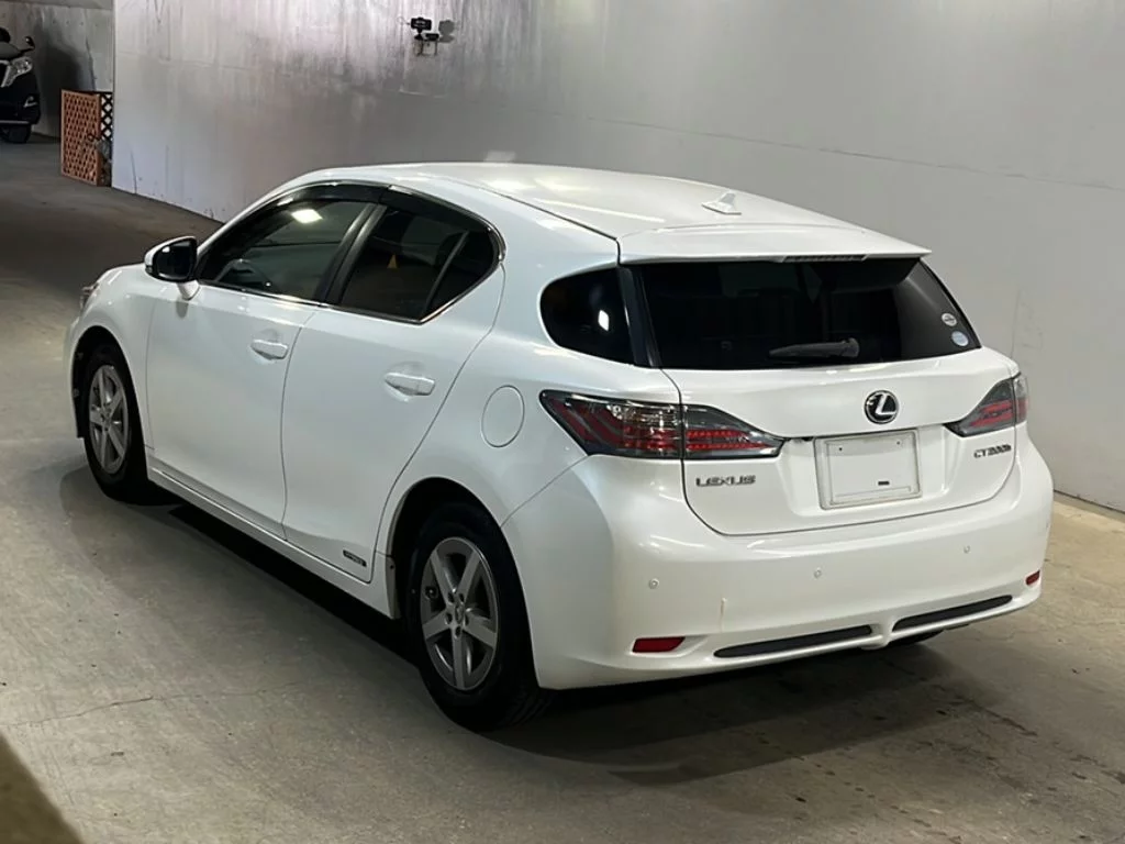 Lexus CT200h  с аукциона в Японии