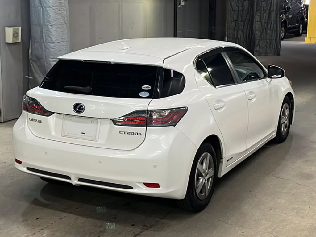Lexus CT200h  с аукциона в Японии