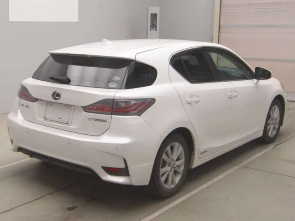 Lexus CT200h  с аукциона в Японии