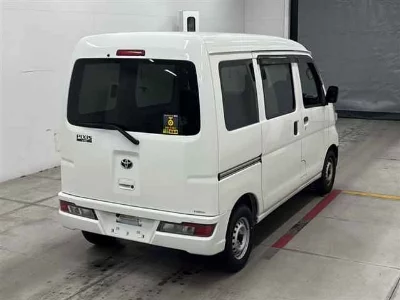 TOYOTA PIXIS VAN