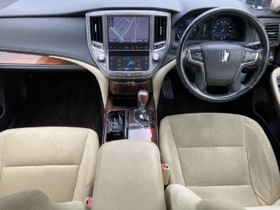 Toyota CROWN HYBRID
