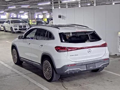 MERCEDES BENZ EQA