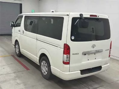 TOYOTA HIACE VAN
