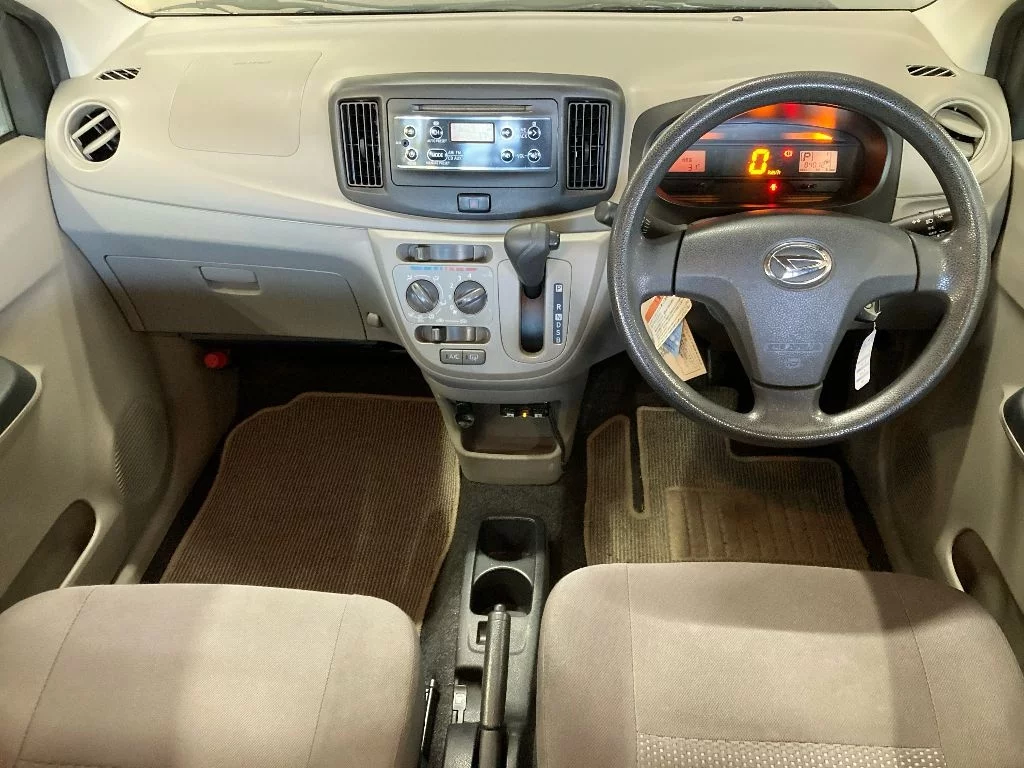 Daihatsu Mira e:S  с аукциона в Японии