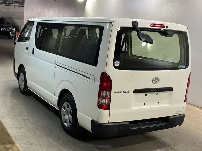 TOYOTA REGIUS VAN