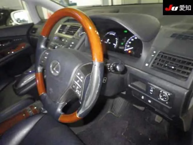 Lexus HS250h  с аукциона в Японии