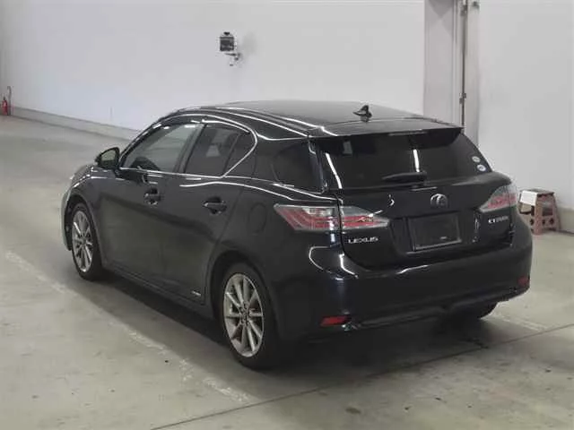 Lexus CT200h  с аукциона в Японии