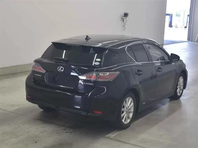 Lexus CT200h  с аукциона в Японии