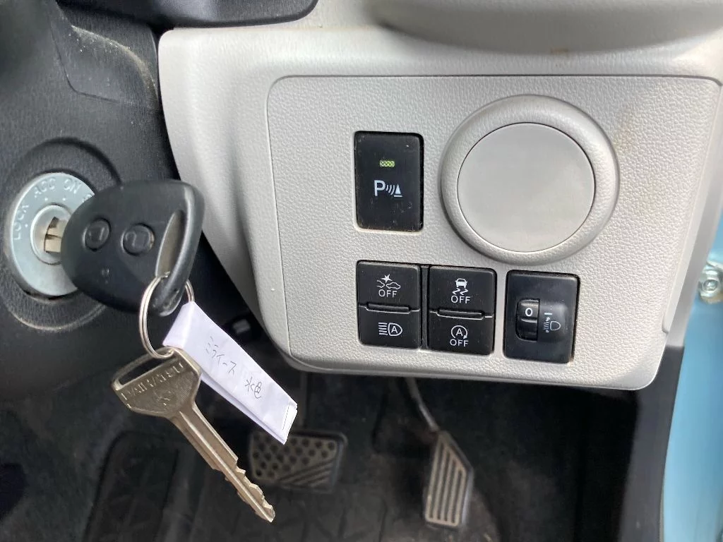 Daihatsu Mira e:S  с аукциона в Японии