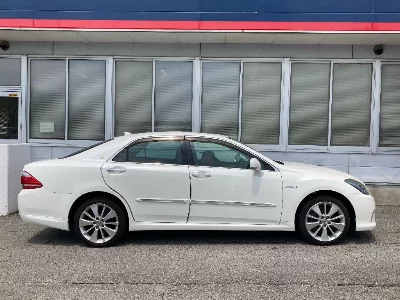 Toyota CROWN HYBRID