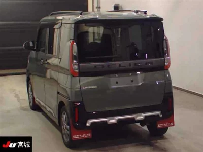 Mitsubishi Delica Mini
