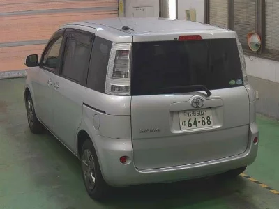 Toyota Sienta