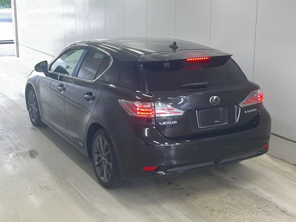 Lexus CT200h  с аукциона в Японии