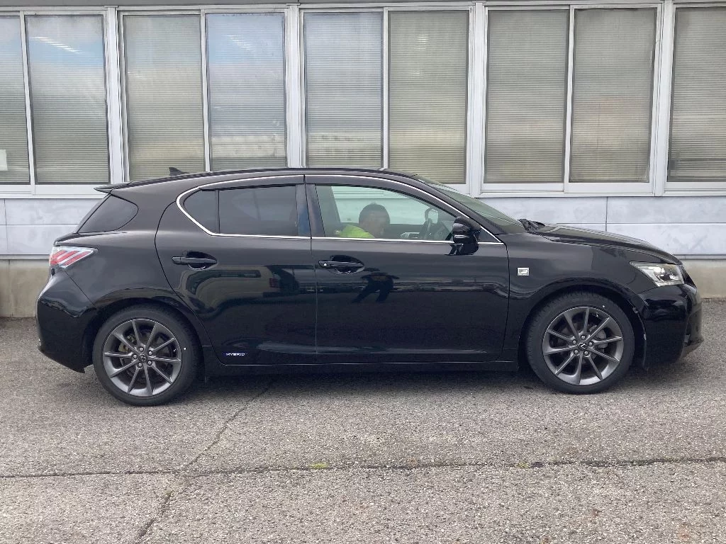 Lexus CT200h  с аукциона в Японии