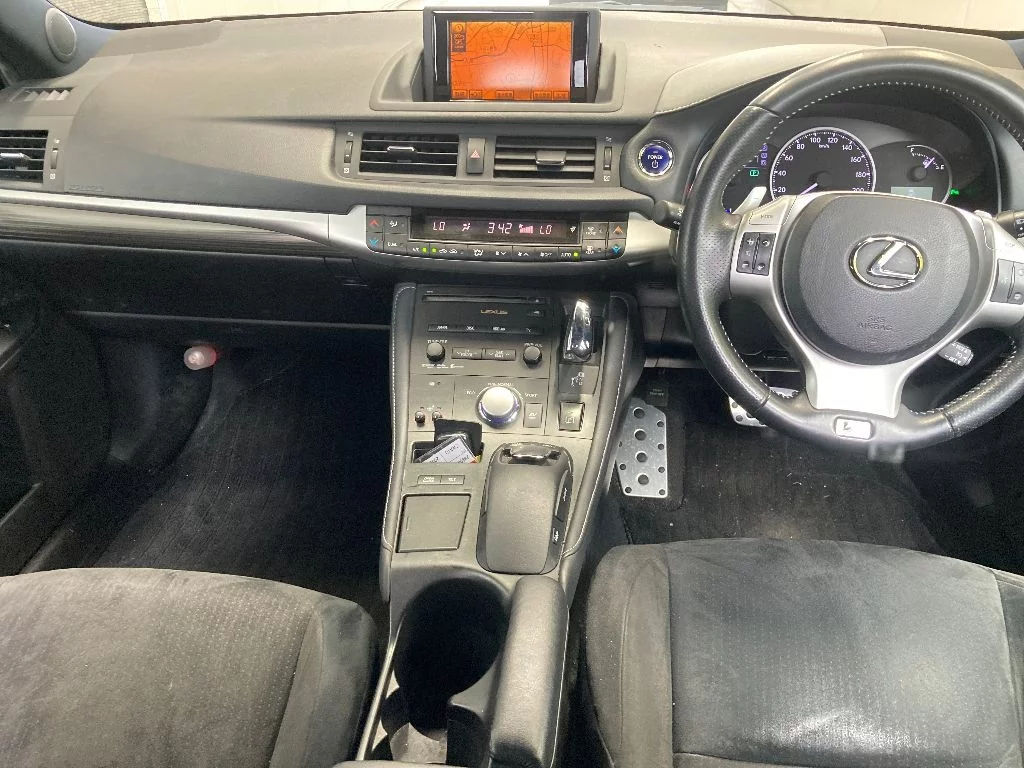 Lexus CT200h  с аукциона в Японии