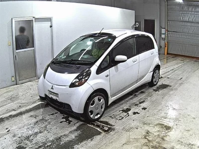 Mitsubishi i