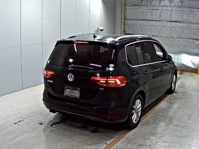 VOLKSWAGEN GOLF TOURAN