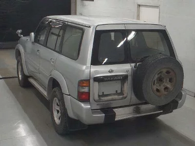 Nissan Safari