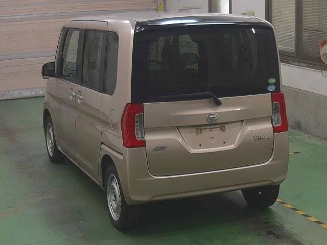 Daihatsu Tanto  с аукциона в Японии