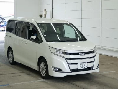 TOYOTA NOAH