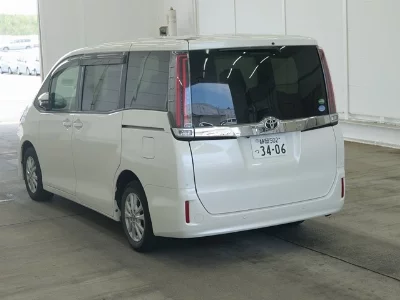 TOYOTA NOAH