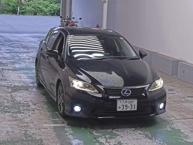 Lexus CT200h  с аукциона в Японии
