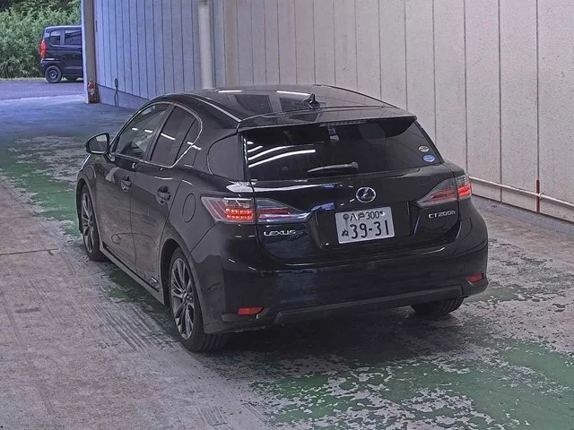 Lexus CT200h  с аукциона в Японии