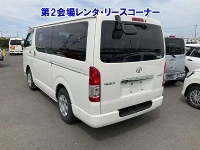 TOYOTA HIACE