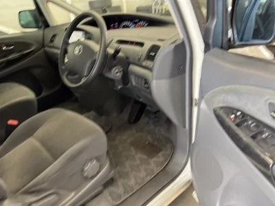 Toyota ESTIMA L