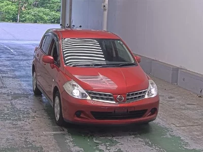 NISSAN TIIDA