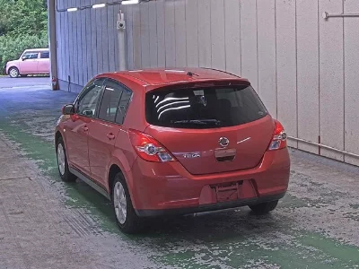 NISSAN TIIDA