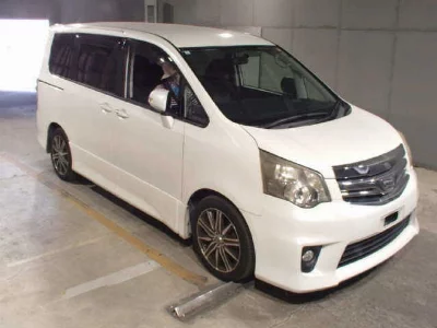 TOYOTA NOAH