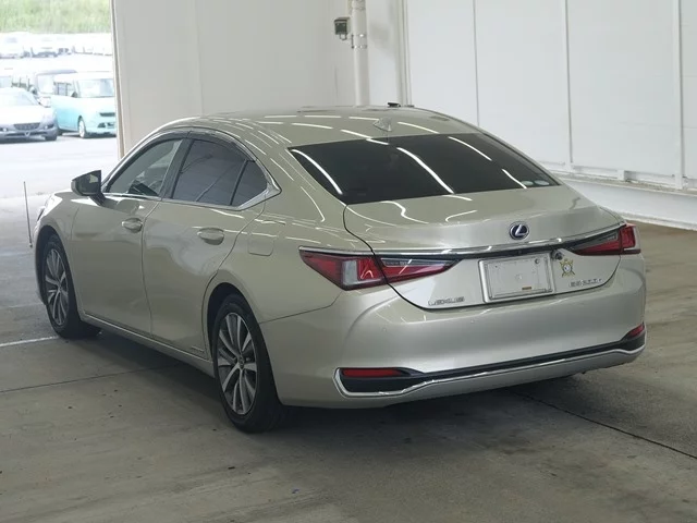 Lexus ES300h  с аукциона в Японии