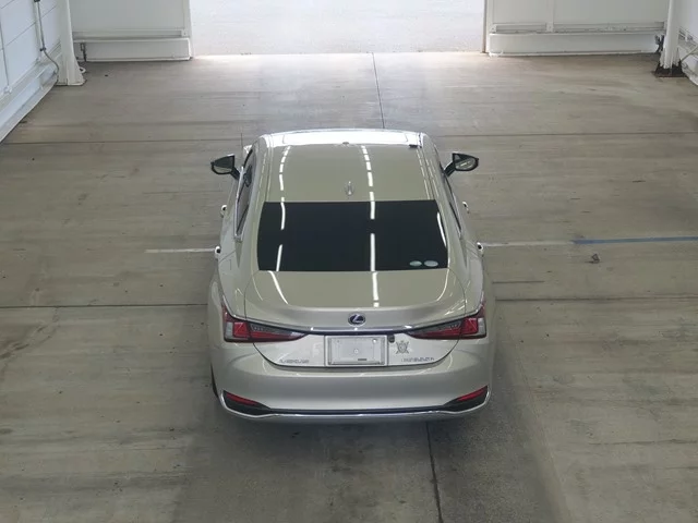 Lexus ES300h  с аукциона в Японии