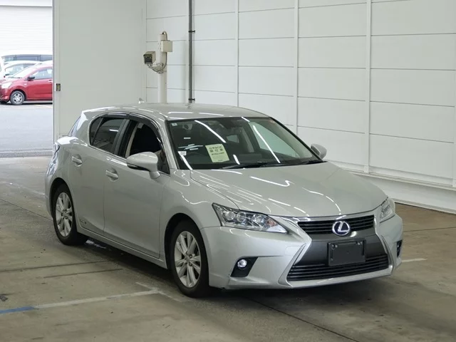 Lexus CT200h  с аукциона в Японии