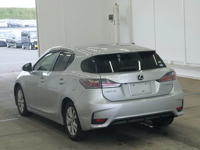 Lexus CT200h  с аукциона в Японии