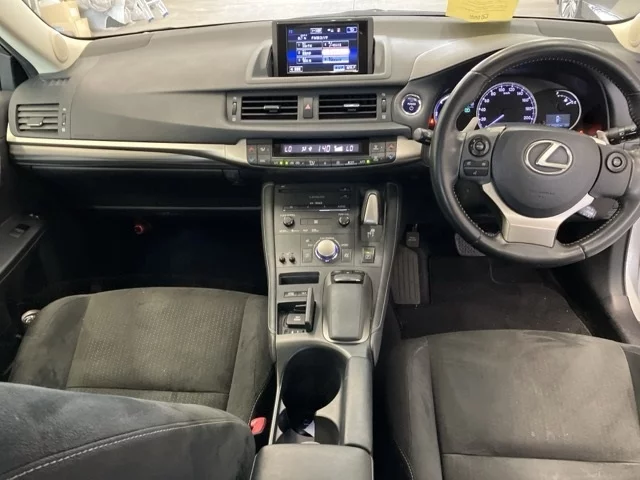 Lexus CT200h  с аукциона в Японии