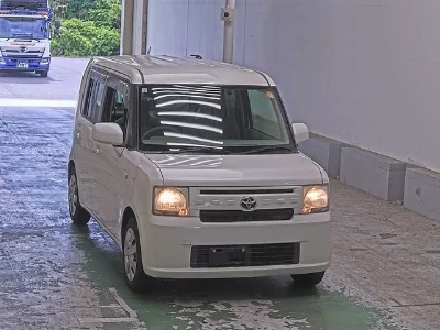 Toyota Pixis Space