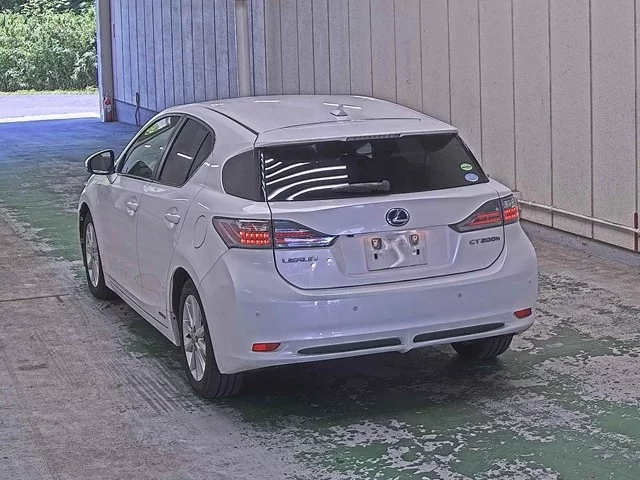 Lexus CT200h  с аукциона в Японии