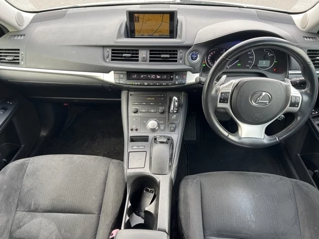 Lexus CT200h  с аукциона в Японии