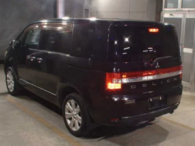 Mitsubishi Delica D:5