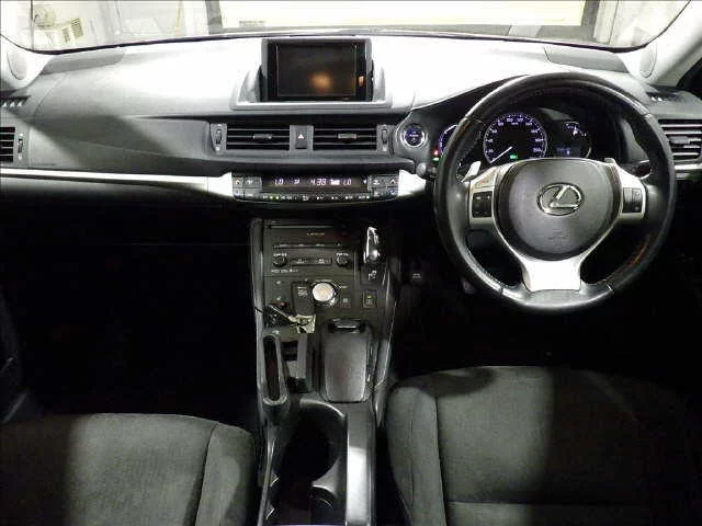 Lexus CT200h  с аукциона в Японии