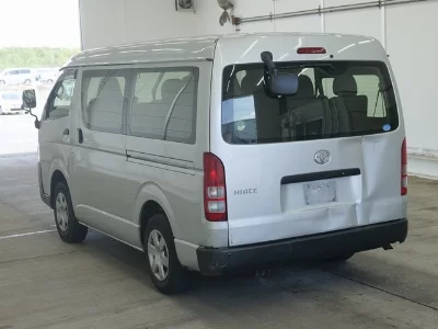 TOYOTA HIACE